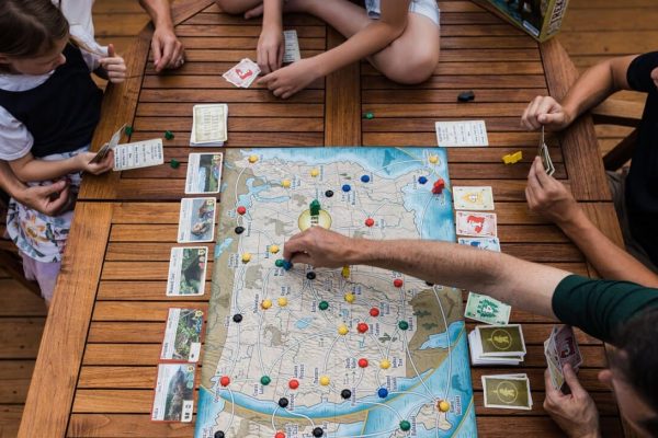 Board‑Game Cafés: The Analog Social Scene Redefining Pop Culture